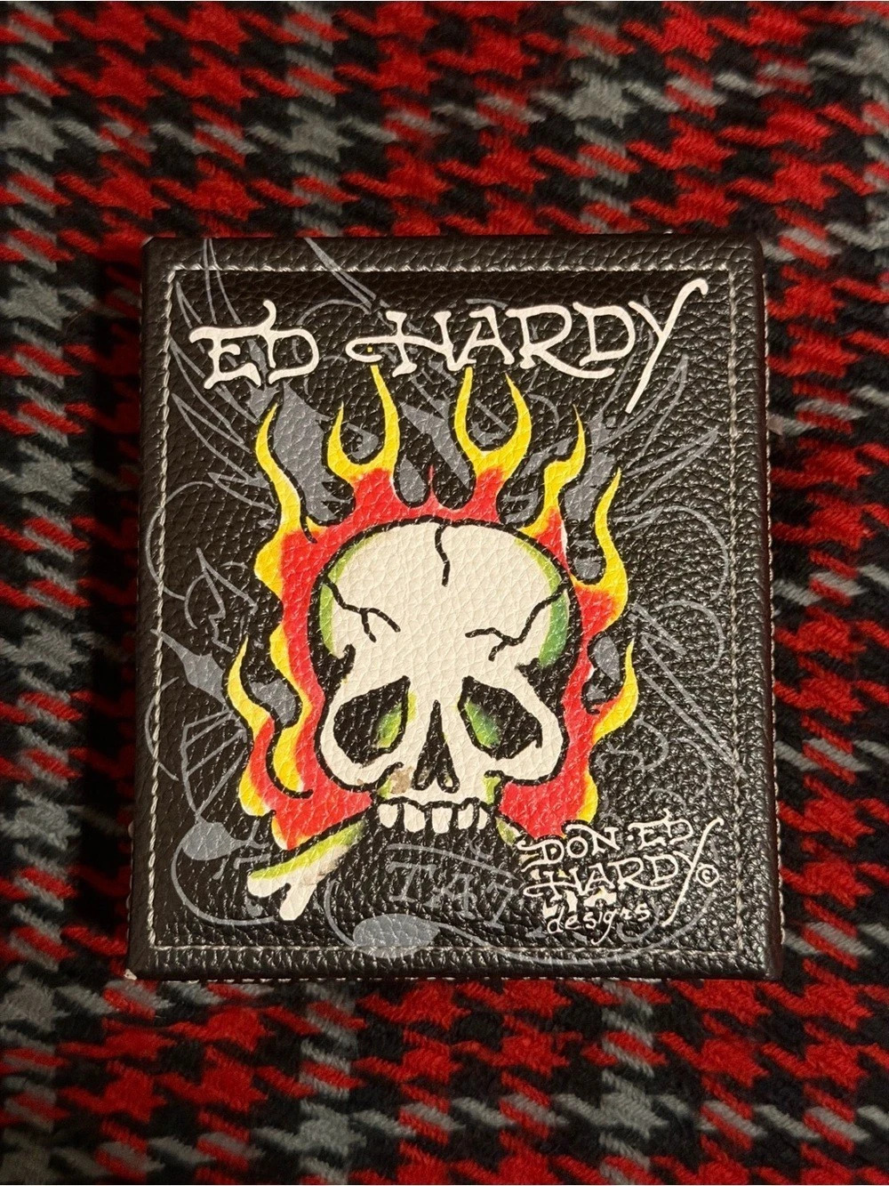 Ed Hardy Men's Bifold Wallet and Valet Tray Gift Set Bifold Wallet Gift Set in